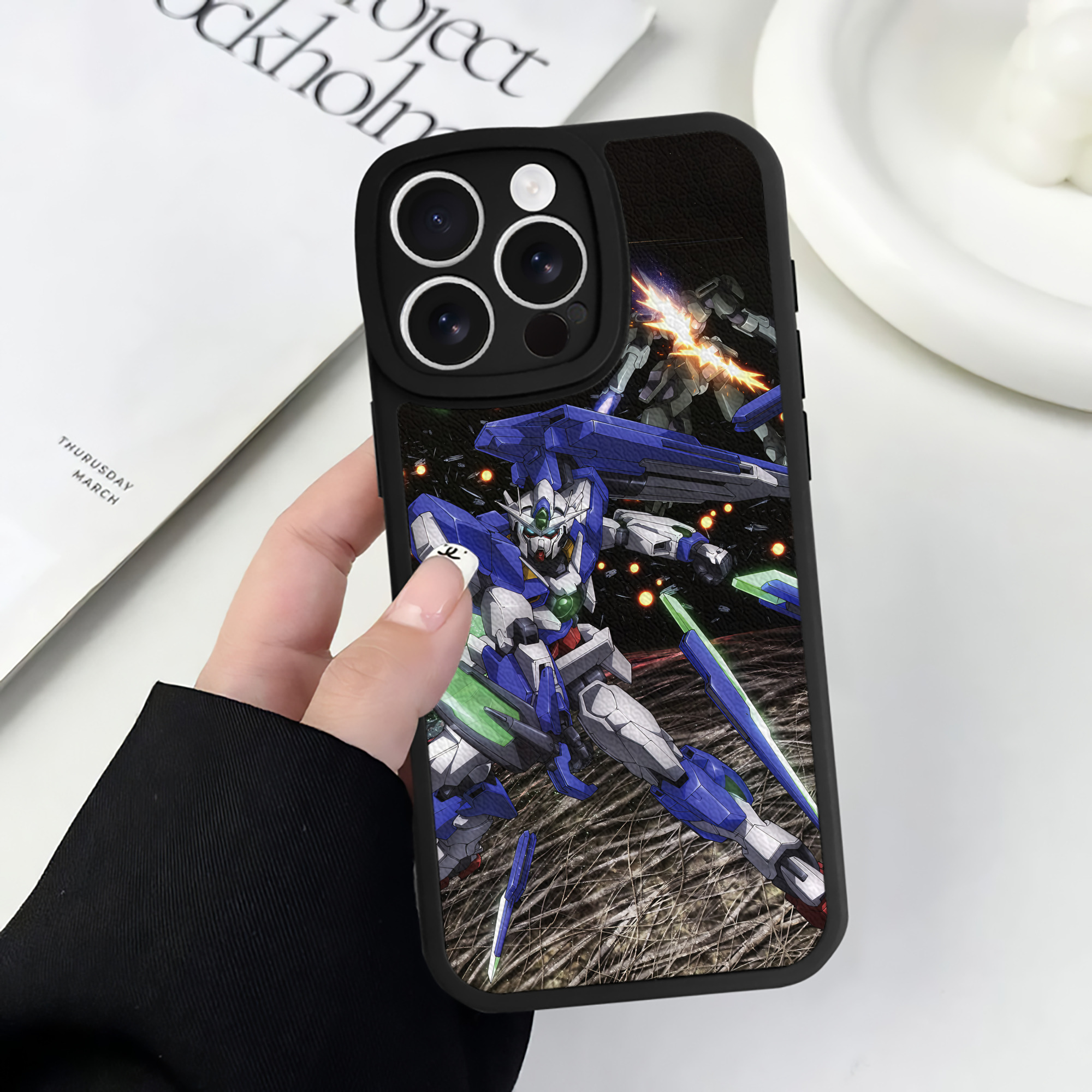 （画像用） 機動戦士ガンダム Mobile Suit Gundam 【iPhone 16シリーズ対応】シリコンスマホケース（レザー調） 材質：シリコン
